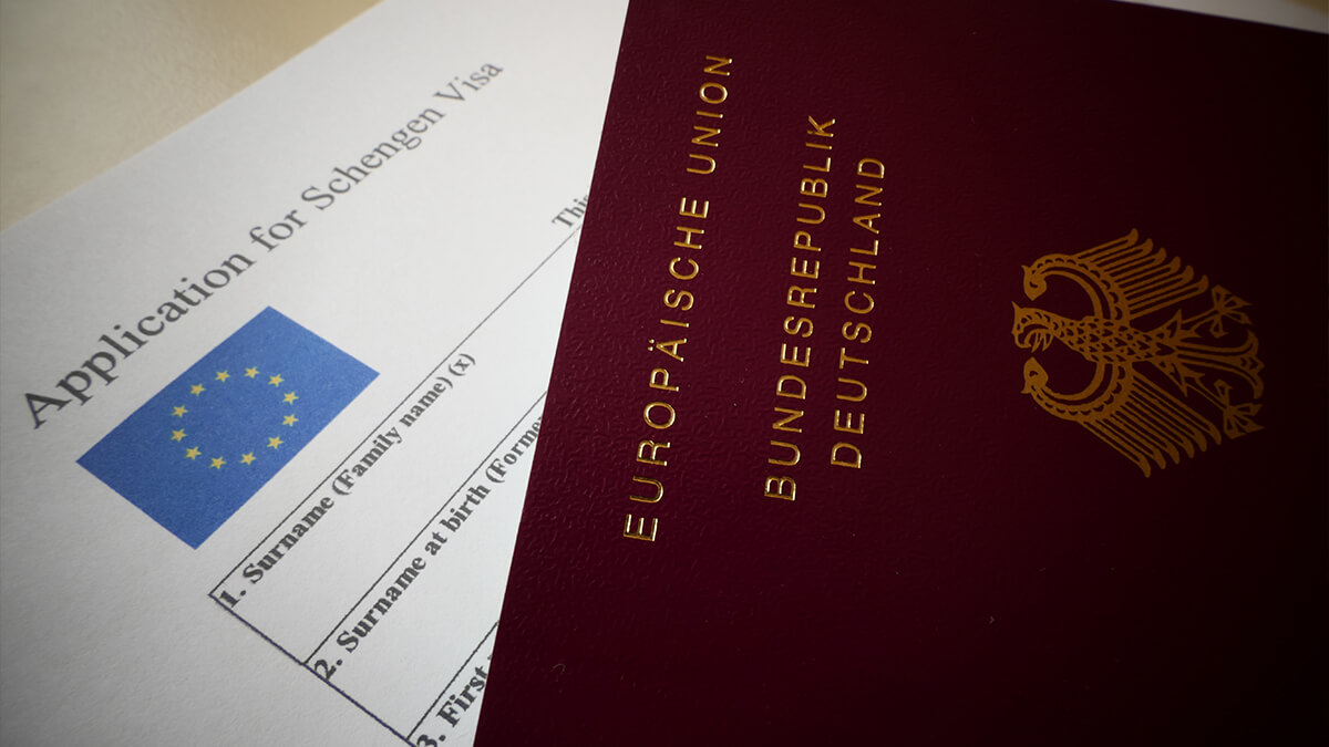 hanse business travel services visa beantragug nahaufnahme reisepasse europaeische union visa antragsformular